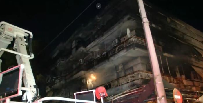 Φωτιά σε καφέ στη Νέα Ιωνία: Εκκενώθηκαν διαμερίσματα, μεγάλες ζημιές στο κτήριο