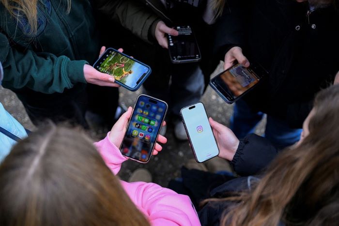 Social media: Τι προβλέπει το νομοσχέδιο για τους ανηλίκους – Το ηλικιακό όριο και το χρονοδιάγραμμα