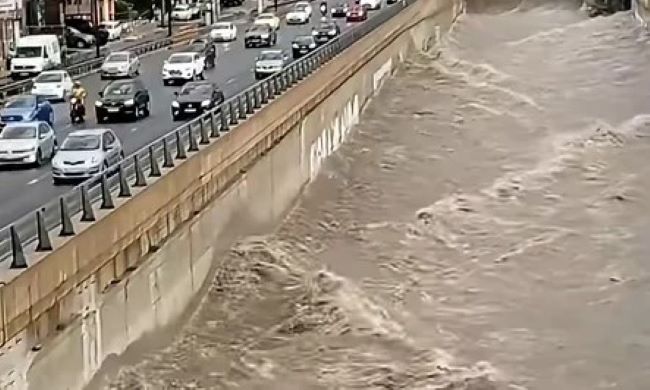 Κηφισός: ”Φούσκωσε” από τη συνεχή βροχόπτωση (βίντεο)– Σε επιφυλακή οι Αρχές