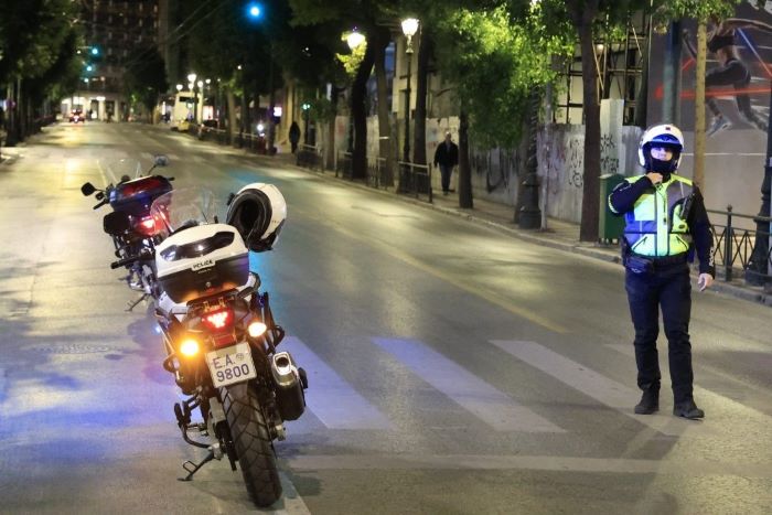 Σπάτα: Τραυματίστηκε τροχονόμος από παράσυρση αυτοκινήτου