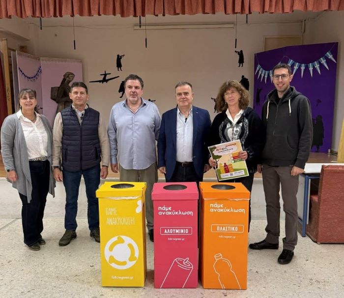 Ο Δήμαρχος Παλλήνης Χρήστος Αηδόνης στο 1ο Γυμνάσιο Γέρακα για την ανακύκλωση και την περιβαλλοντική ευαισθητοποίηση των μαθητών