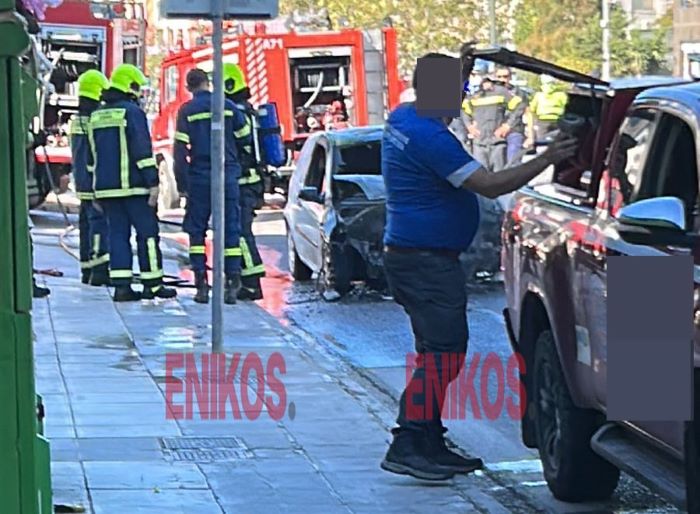Αγία Παρασκευή: Αυτοκίνητο καταστράφηκε από φωτιά στη Μεσογείων – Κυκλοφοριακή συμφόρηση