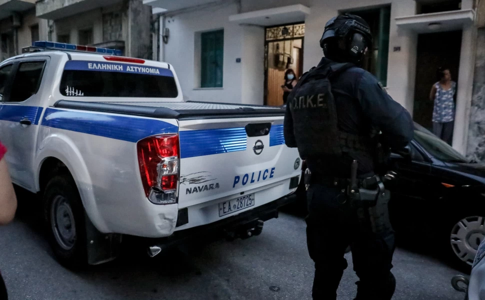 Ελευσίνα: «Εμείς κάνουμε κουμάντο εδώ» φέρεται να είπαν οι δράστες στον 32χρονο πριν τον μαχαιρώσουν
