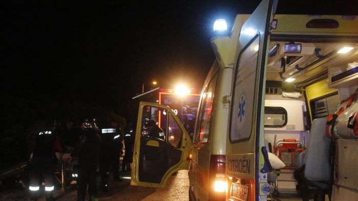 Πεντέλη: Μεταμεσονύχτια διάσωση δύο ανδρών μετά από πτώση ΙΧ σε γκρεμό