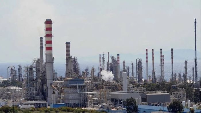 Motor Oil: Ισχυρή έκρηξη στους Αγίους Θεοδώρους – Δύο εργαζόμενοι σοβαρά τραυματισμένοι