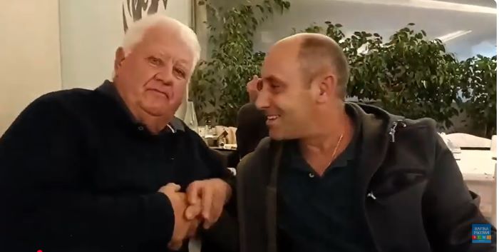 Ραφήνα: Μια χειραψία γεμάτη ευγνωμοσύνη – Το θερμό «ευχαριστώ» στον Παναγιώτη Ζέρβα (βίντεο)