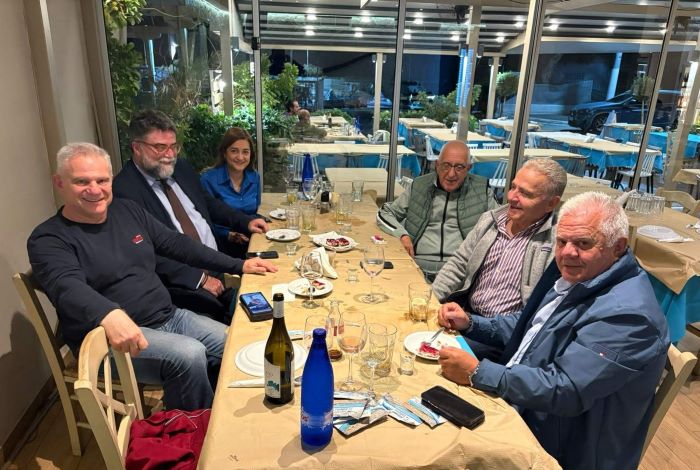 Αρτέμιδα: «Γαλάζιο» πηγαδάκι δίπλα στο κύμα, με το βλέμμα στην κάλπη