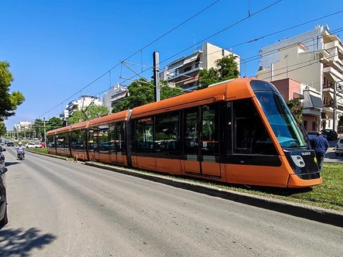 Πειραιάς: Πληροφορίες για θάνατο της γυναίκας που παρασύρθηκε από τραμ