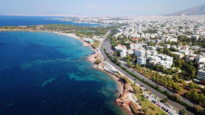 Αθηναϊκή Ριβιέρα: Οι ξένοι εκατομμυριούχοι αλλάζουν την αγορά κατοικίας και την εικόνα των νοτίων προαστίων